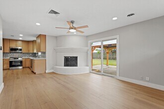 Building Photo - 5451 Redstart St