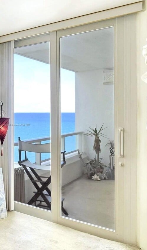 Primary Photo - 5005 Collins Ave