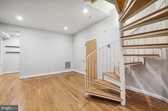 Building Photo - 1417 Chapin St NW