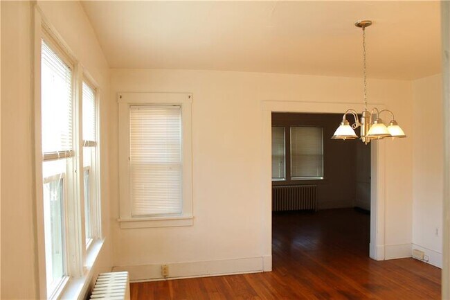 Building Photo - 389 Gross St