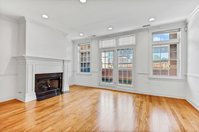 Foto del edificio - 3355 N Clark St