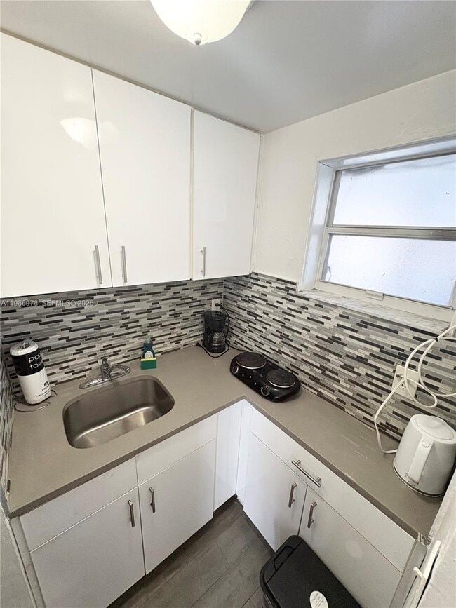 Building Photo - 1843 Dewey St