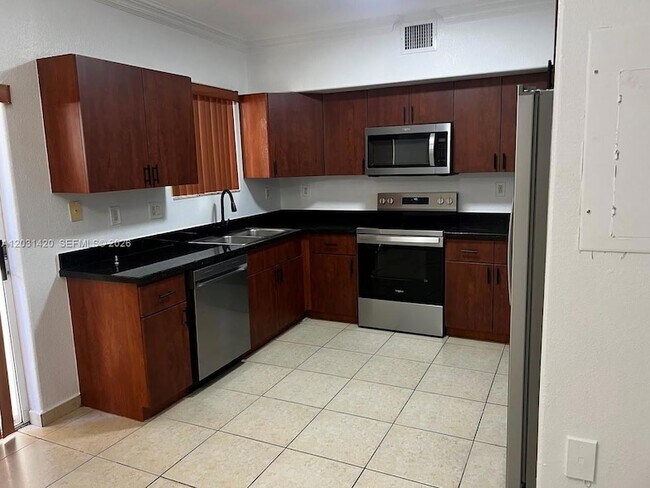 Foto del edificio - 7281 NW 174th Terrace
