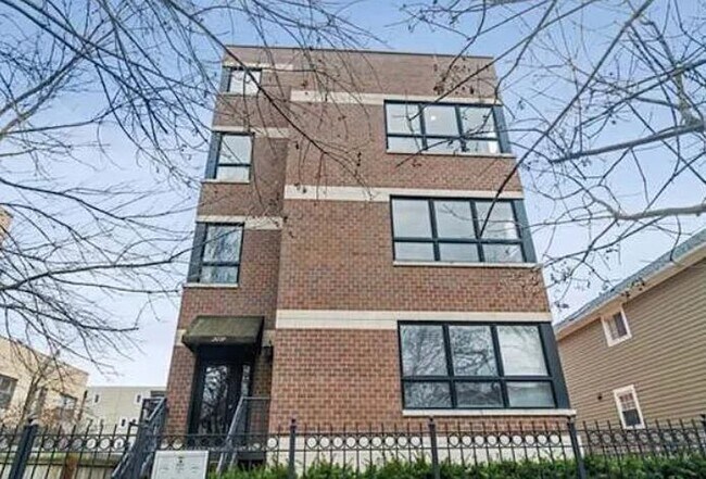 Building Photo - 2531 W Moffat St