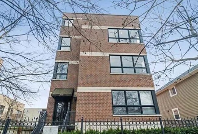 Building Photo - 2531 W Moffat St