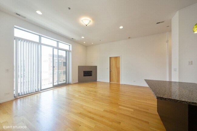 Building Photo - 2156 N Damen Ave