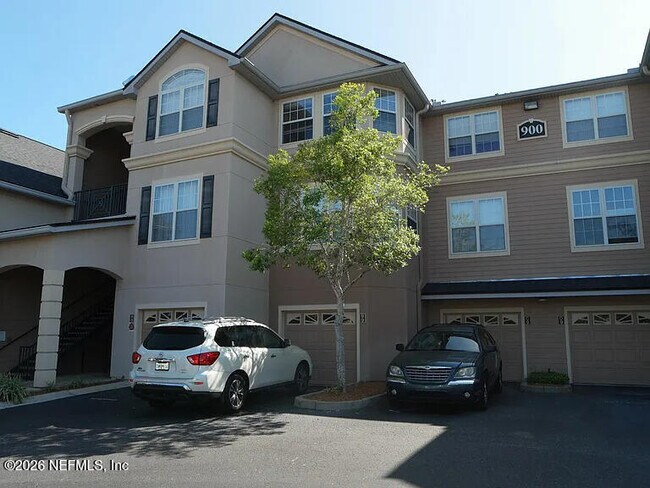 Foto del edificio - 13810 Sutton Park Dr N