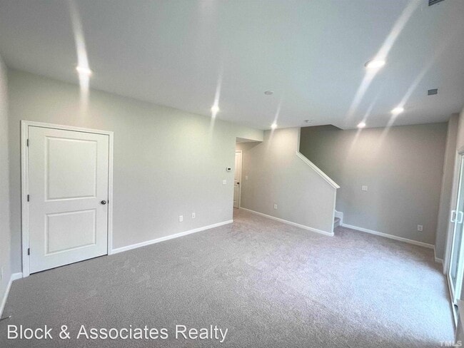 Building Photo - 4 br, 3.5 bath House - 1016 Manor Haven Dr