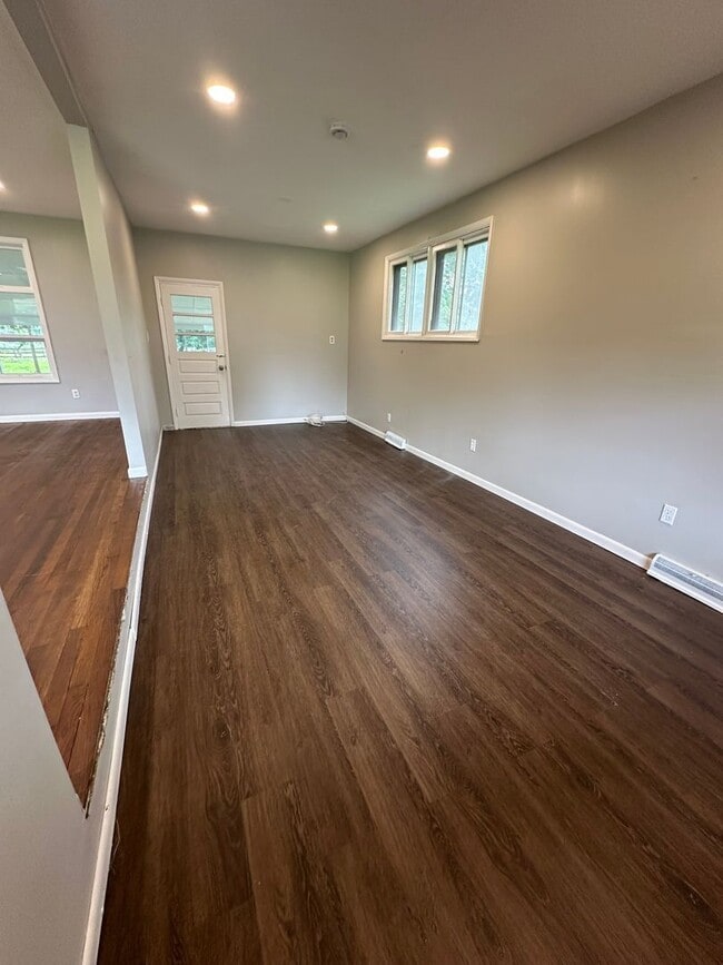 Building Photo - 683 Walton Ave