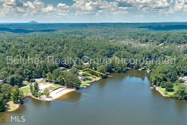 Building Photo - 2411 Lakeshore Dr NW