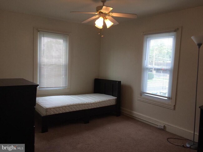 Building Photo - 44 Delsea Dr N