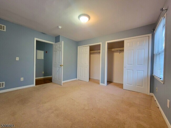 Foto del edificio - 272 US-206