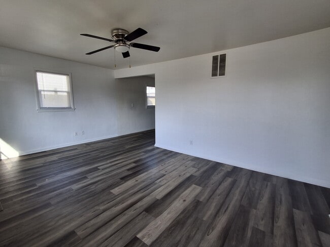 Foto del edificio - 2514 Chase St