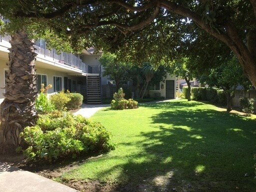 Building Photo - 743 S Sierra Vista Ave
