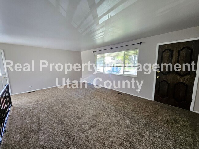 Building Photo - Detached Garage and New Carpet