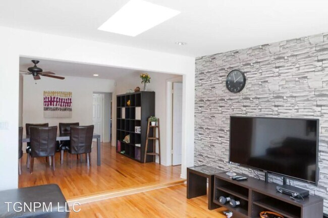 Building Photo - 4 br, 2 bath House - 436 Brightwood St