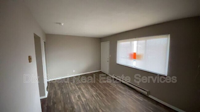 Building Photo - 410 Mars Dr