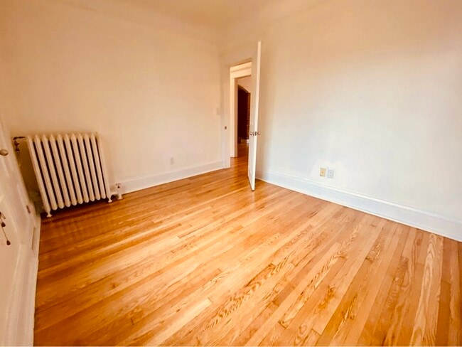 Building Photo - 20-20 Triller Ave