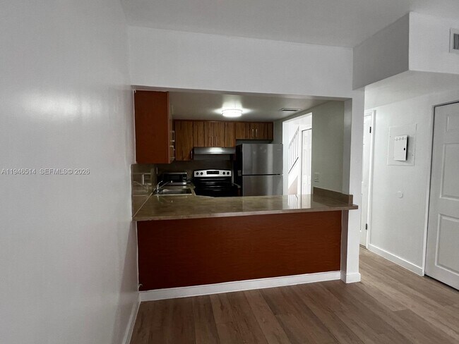 Foto del edificio - 324 W 74th Pl