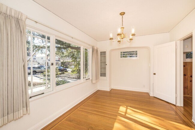 Building Photo - Charming 3 Bed, 2 Bath Home in Old Palo Alto