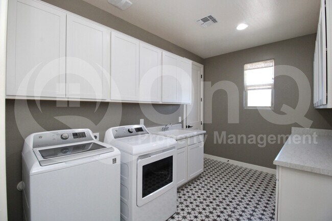 Foto del edificio - 14109 W Crabapple Dr