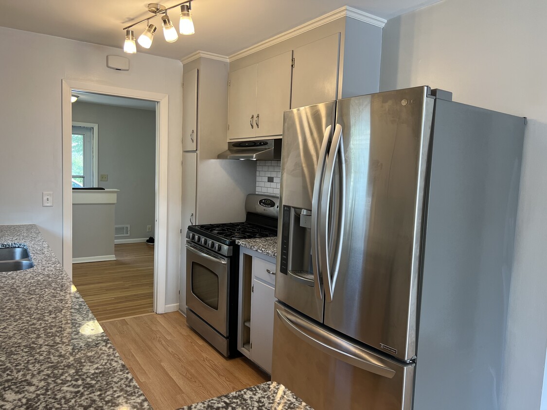 Foto principal - 2653 Georgia Ave South