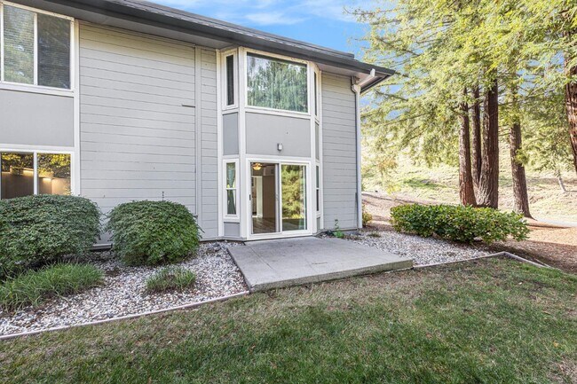 Building Photo - 1501 Skycrest Dr