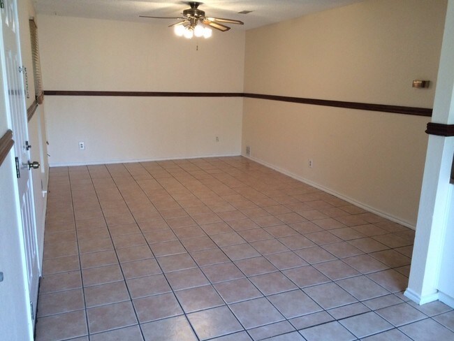 Foto del edificio - 7713 Meadowview Ln