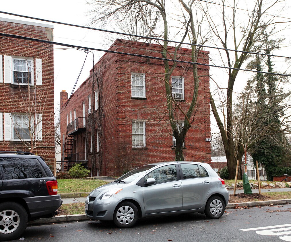 Foto del edificio - 4016 Calvert St NW