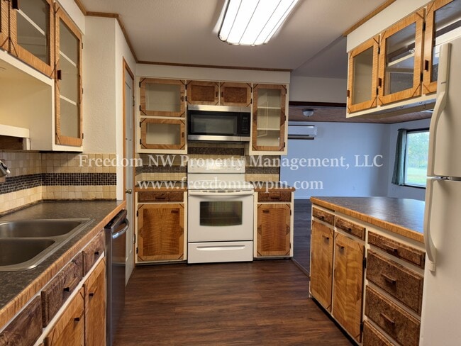 Building Photo - 450 WA-505