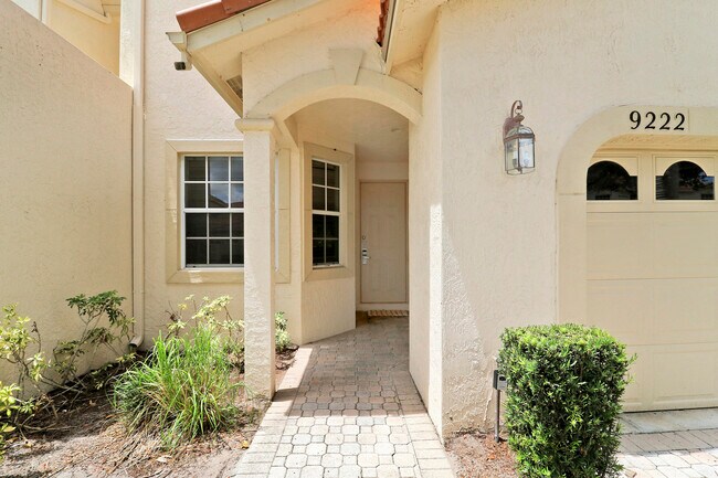 Foto del edificio - 9222 Wentworth Ln