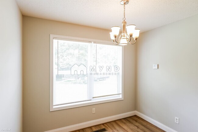 Building Photo - 3 br, 2 bath House - 18 Crescent Dr