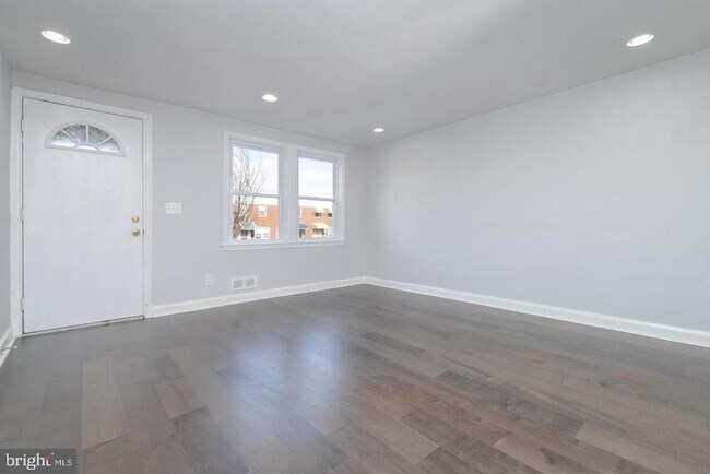 Building Photo - 3755 Ravenwood Ave