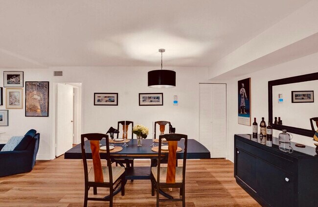 Foto del edificio - 5780 Fairway Park Ct