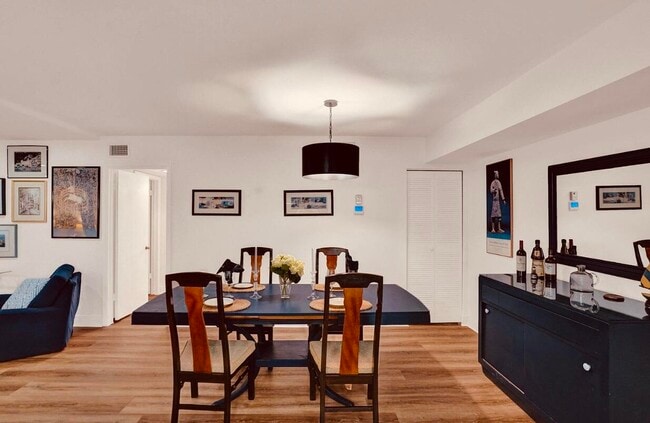 Building Photo - 5780 Fairway Park Ct
