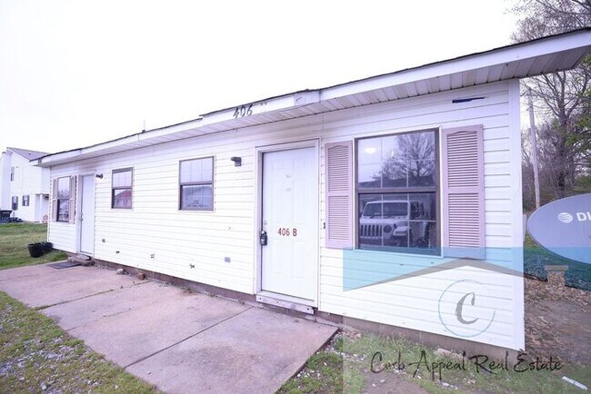 Foto del edificio - First month move in special $450!! 1 bed / 1 bath apartment in Bono - $600 - HUD accepted!!