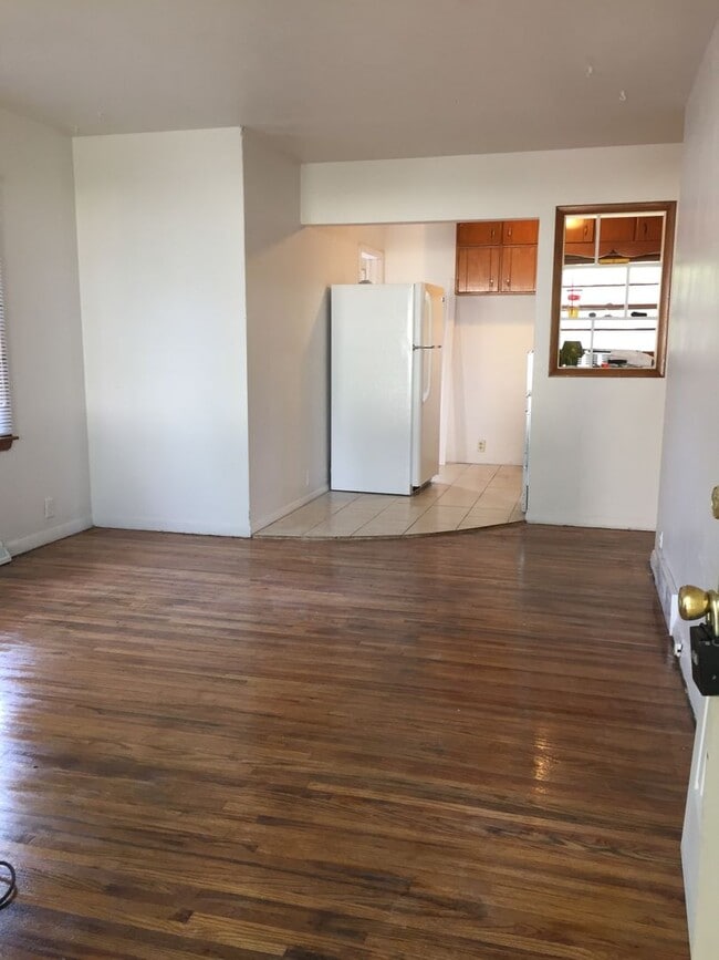 Building Photo - 610 Anthony St