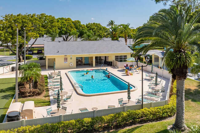 2465 Northside Dr Clearwater, FL - Woodland Villas