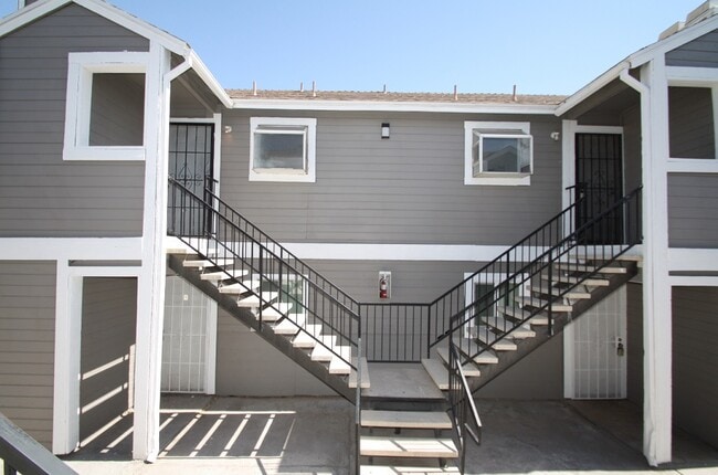 Building Photo - 921 Snug Harbor St
