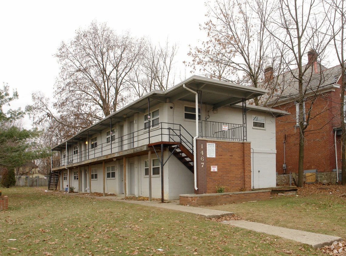 Primary Photo - 1467 E Mound