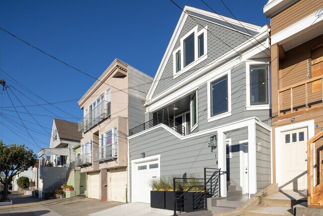 Building Photo - 241 Paris St