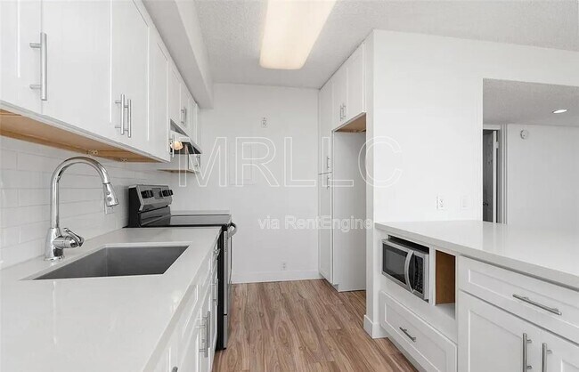 Foto del edificio - 420 Monterey Ln