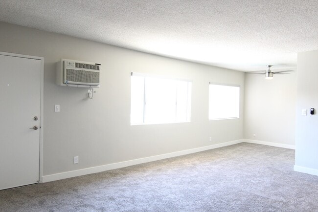 Building Photo - 11211 Moorpark St