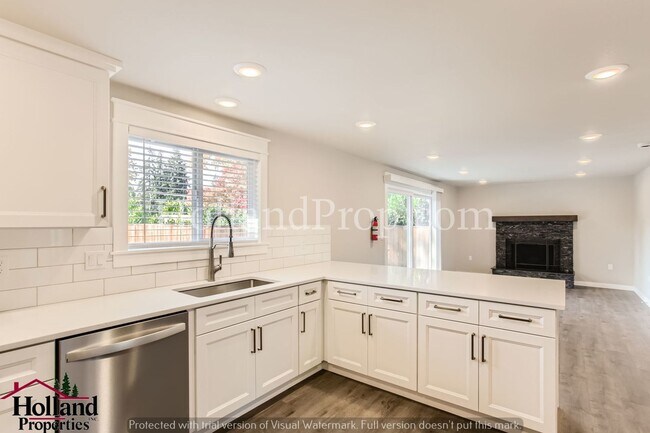 Building Photo - Fully Remodeled 3 bed/2 bath Single level ...