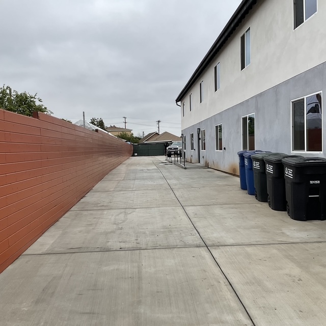 Building Photo - 650 Burger Ave