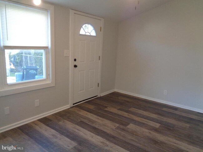 Foto del edificio - 7150 Eastbrook Ave