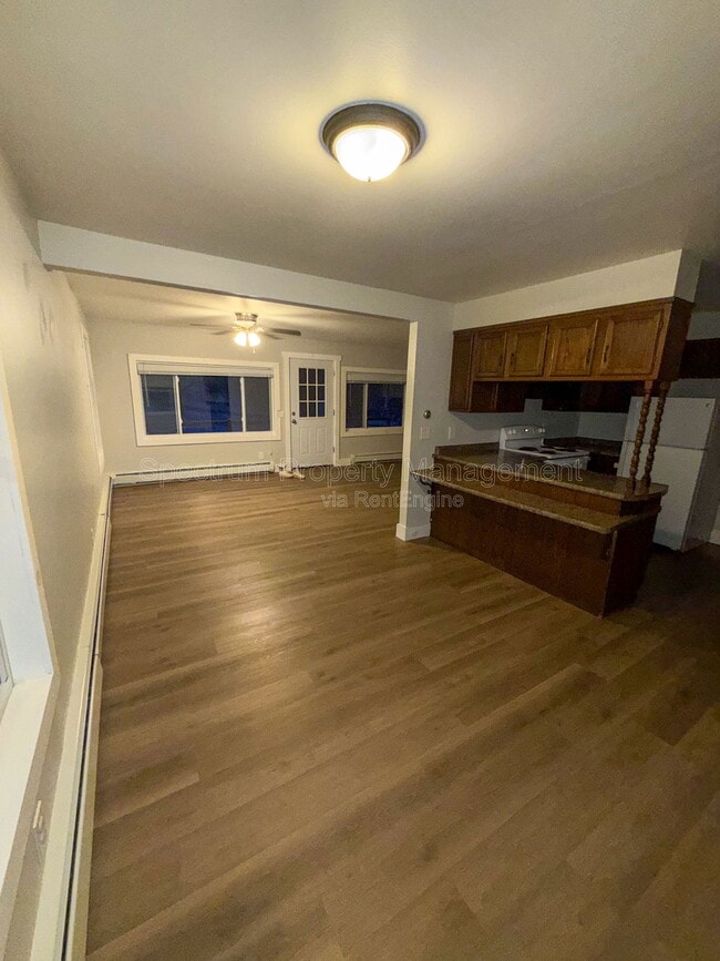 Foto del edificio - 428 McGrath Pond Rd