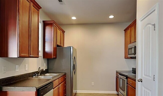 Building Photo - For Rent 3 bedroom 2 bath house