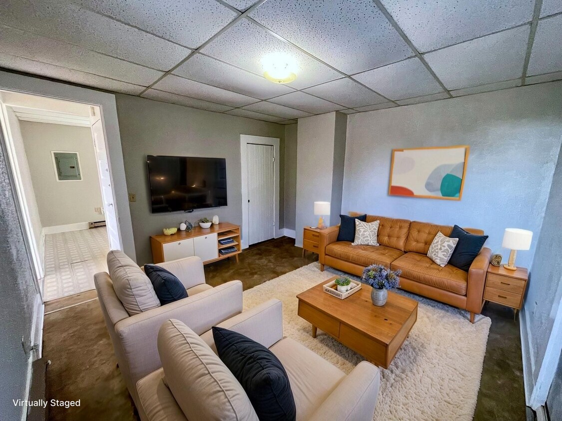 Foto principal - 301 E Main St