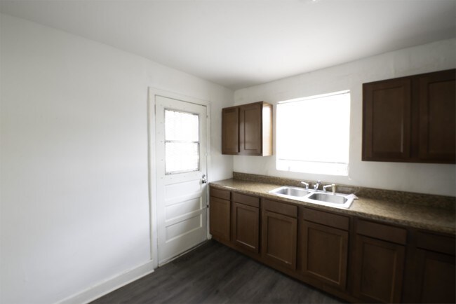Building Photo - 1315 Wolfe Ct